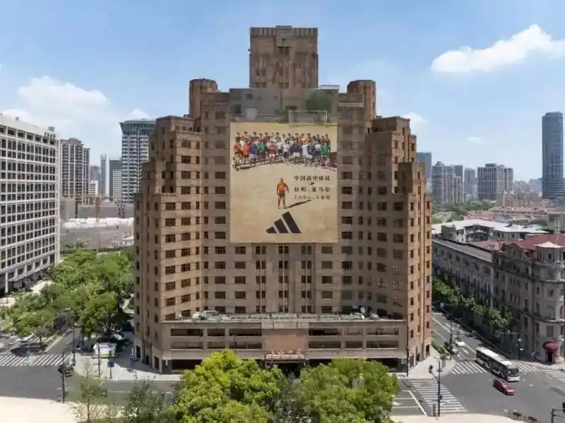 Chanel claims the title of the world's most valuable apparel brand in 2025, surpassing Nike and LV with a valuation exceeding $37 billion. Explore the Brand Finance Apparel 50 2025 rankings and the rise of Chinese giants like Anta and Bosideng.