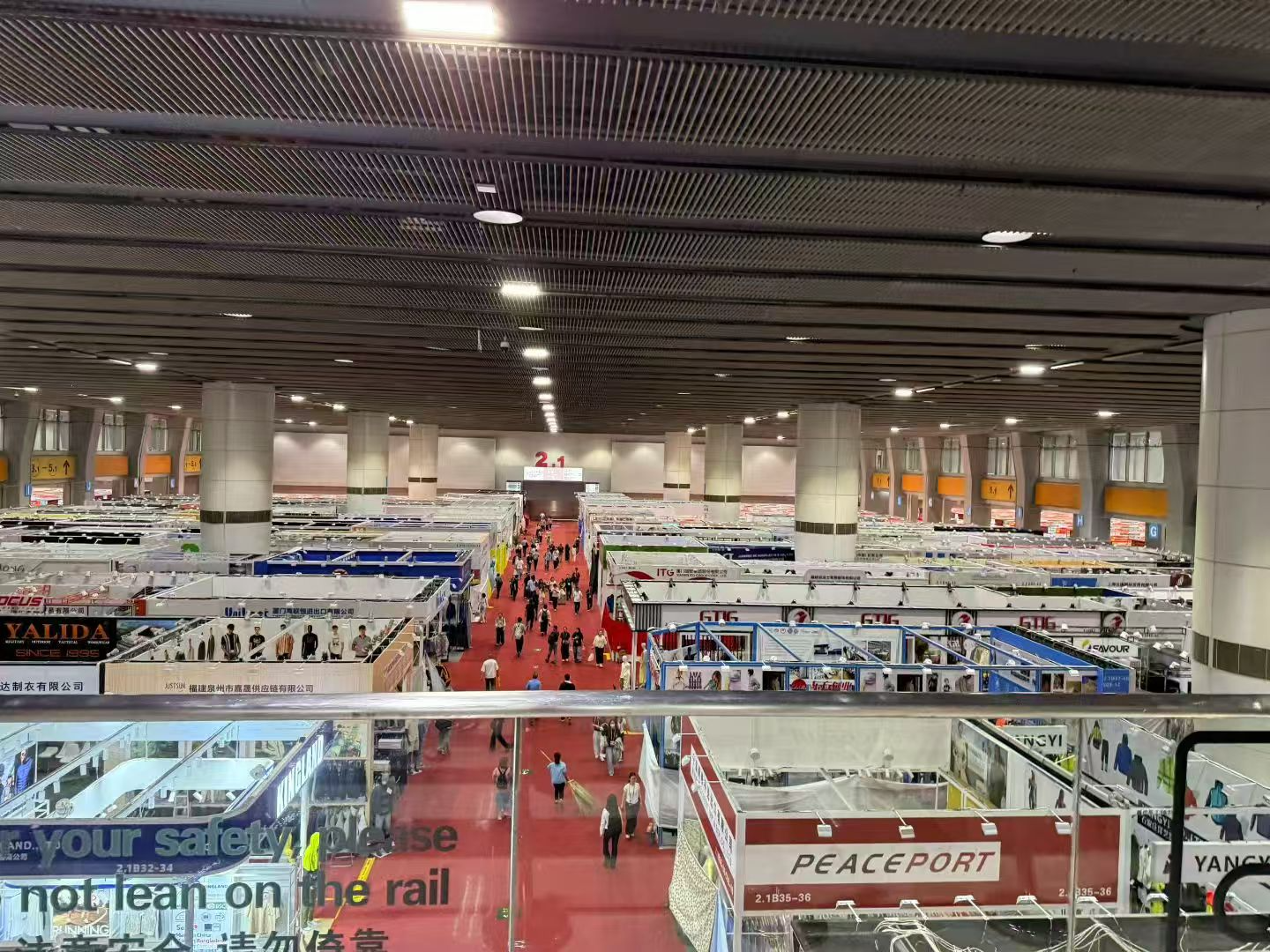 Beryl Fashion celebrates a successful showcase at the 139th Canton Fair. As a leading women's apparel manufacturer with 10+ years of expertise, we invite global partners to visit our Foshan facility for premium OEM/ODM services.